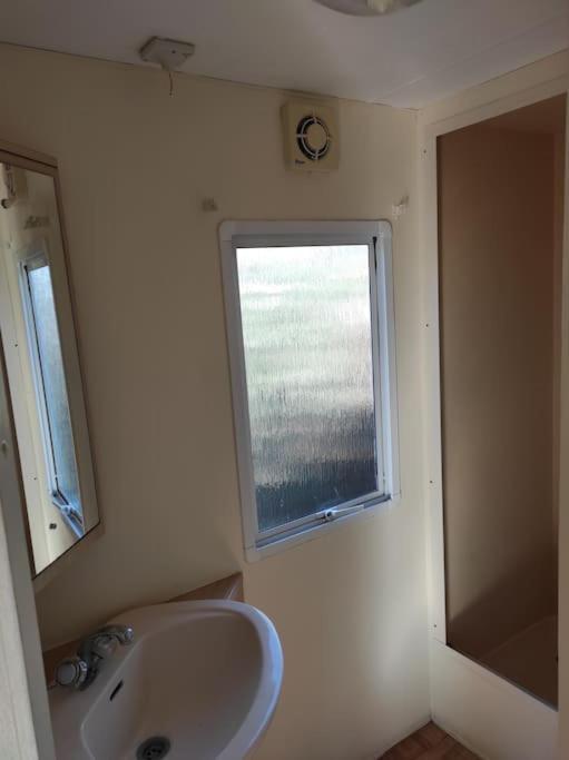Mobil-Home Dans Un Beau Cadre A 15 Km Des Plages. Lunel  Exterior photo