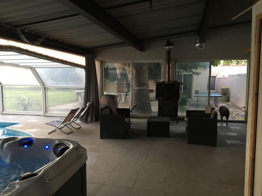 Mobil-Home Dans Un Beau Cadre A 15 Km Des Plages. Lunel  Exterior photo