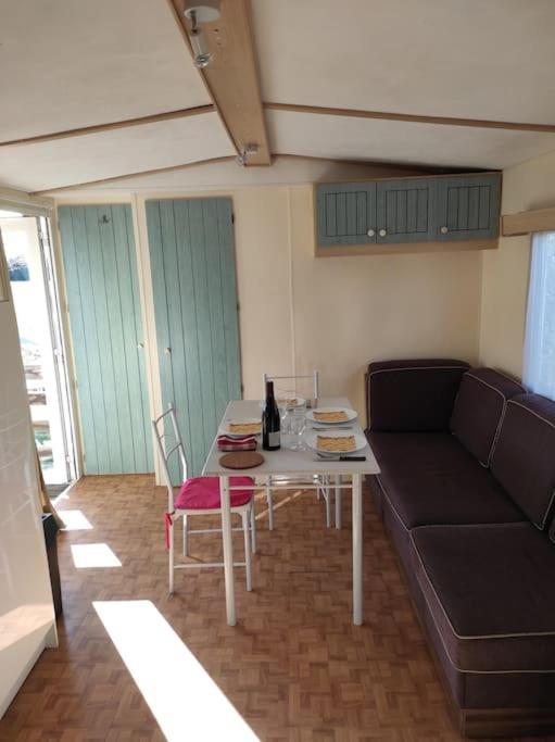 Mobil-Home Dans Un Beau Cadre A 15 Km Des Plages. Lunel  Exterior photo