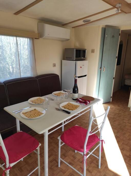 Mobil-Home Dans Un Beau Cadre A 15 Km Des Plages. Lunel  Exterior photo